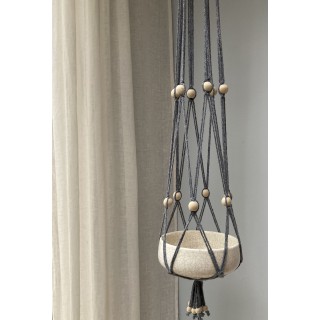 Grijze macramé, katoenen hanger met witte houten kralen