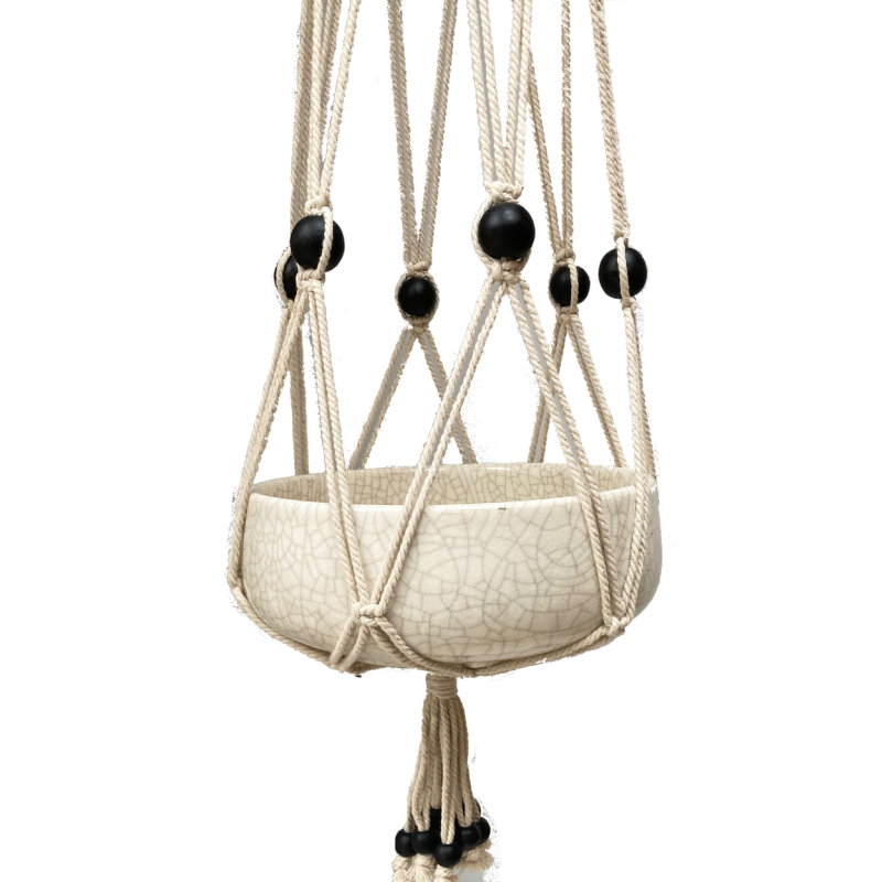 Witte, macramé, katoenen hanger met zwarte, houten kralen Witte, macramé, katoenen hanger met zwarte, houten kralen