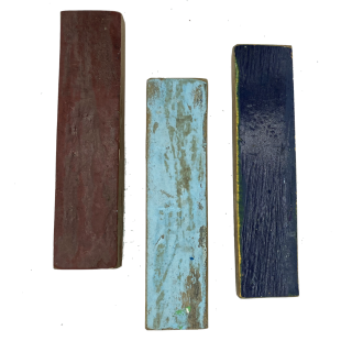 Houten letter I gemaakt van oude vissersbootjes Houten letter I gemaakt van oude vissersbootjes