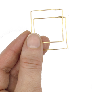 De goud vergulde oorbellen Sibyl De goud vergulde oorbellen Sibyl