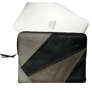 Leren laptophoes Lucas patchwork natural voor de Apple 16 inch Leren laptophoes Lucas patchwork natural voor de Apple 16 inch