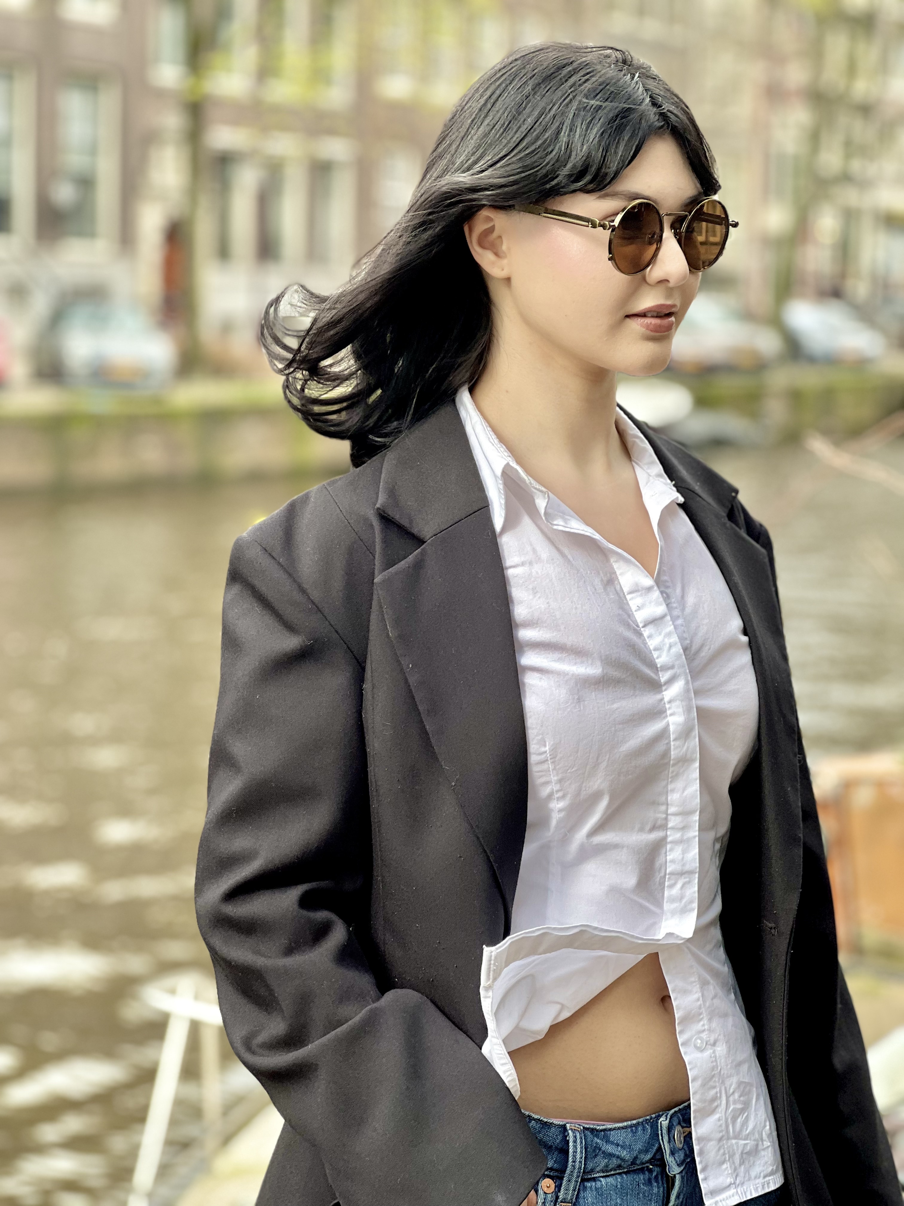 Mel met bruine zonnebril MAdness